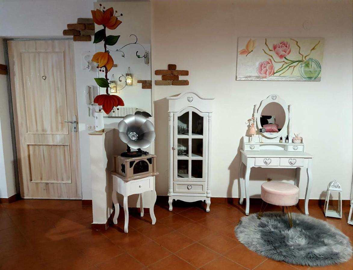 Shabby Chic Rooms Con Cucina E Giardino Privato Pomarico Экстерьер фото