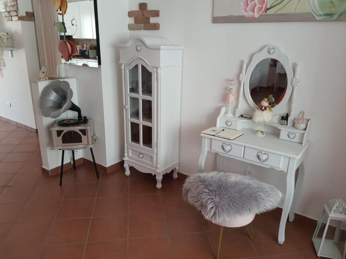 Shabby Chic Rooms Con Cucina E Giardino Privato Pomarico Экстерьер фото