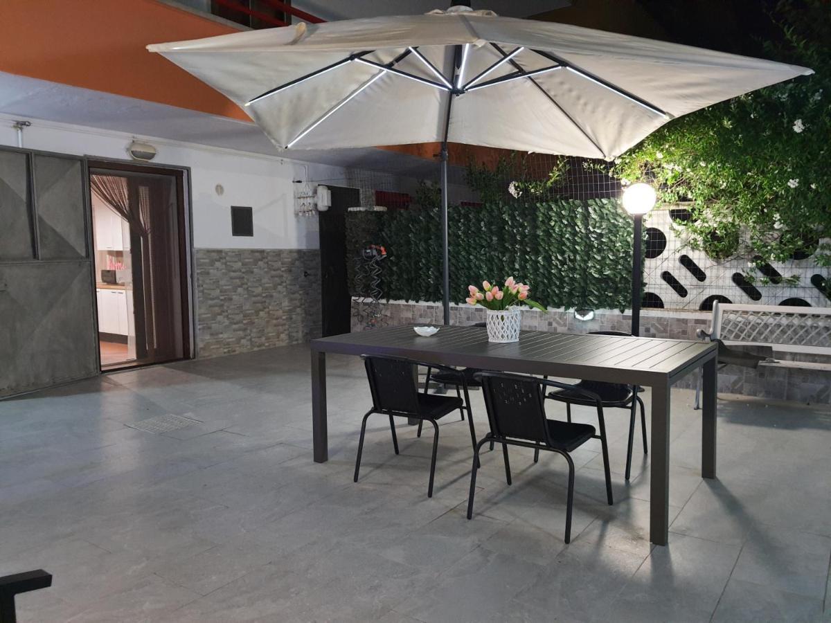 Shabby Chic Rooms Con Cucina E Giardino Privato Pomarico Экстерьер фото